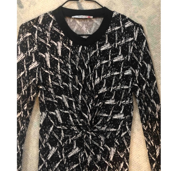 Derek Lam black & white front knot tunic top. - Picture 5 of 5